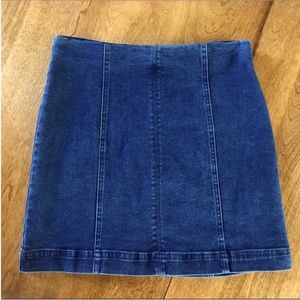 Denim Newbury Kustom Skirt ⭐️5/$25⭐️